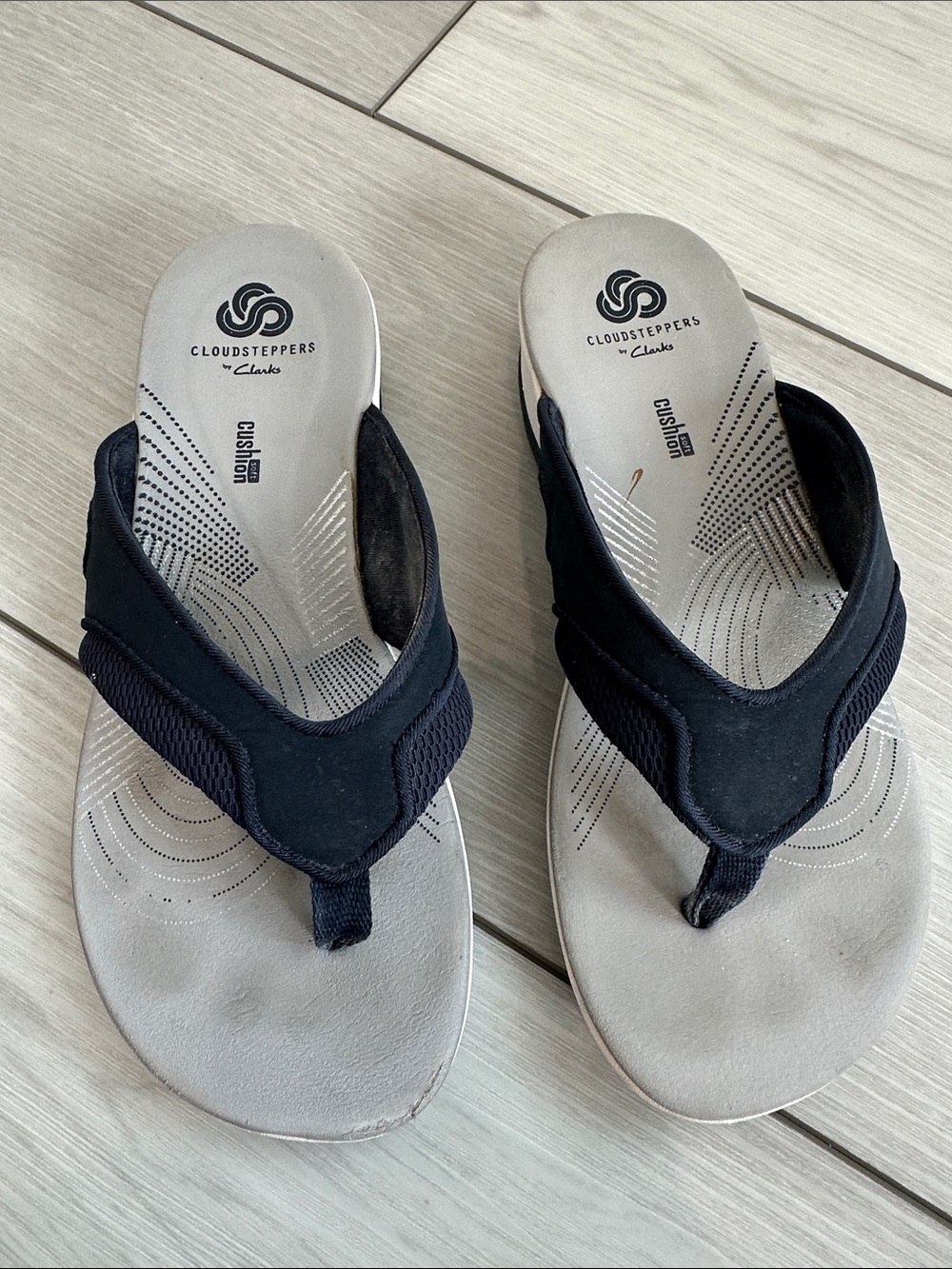 Cloudsteppers by Clarks Black and Gray Thong Sandals